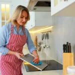 filtre-de-hotte-encrasse-:-voici-la-methode-simple-(et-redoutablement-efficace)-pour-le-nettoyer-sans-effort