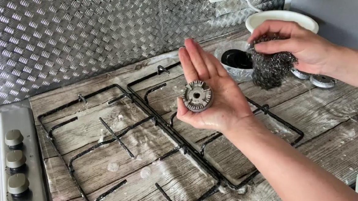 cette-astuce-magique-permet-de-nettoyer-les-bruleurs-de-la-gaziniere-en-quelques-minutes