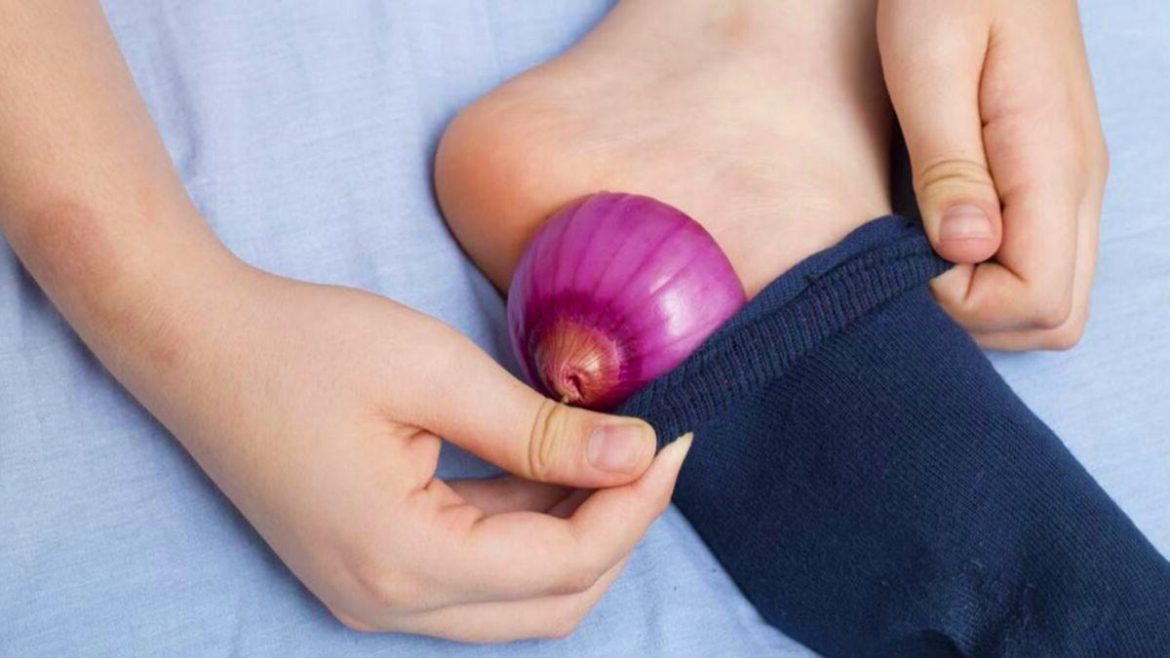 glisser-des-oignons-dans-vos-chaussettes-avant-de-dormir,-l’astuce-magique-qui-pourrait-tout-changer