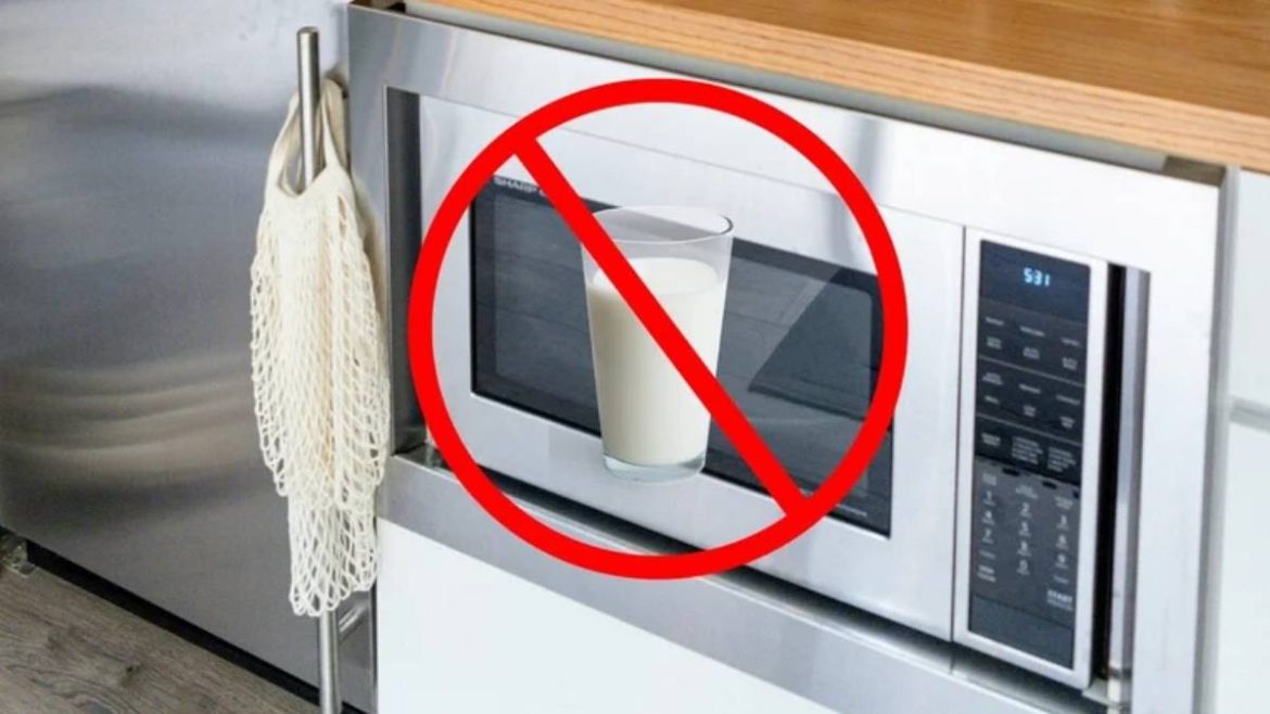 ne-mettez-plus-jamais-du-lait-ou-de-l’eau-au-micro-ondes,-cette-erreur-peut-vous-couter-la-vie