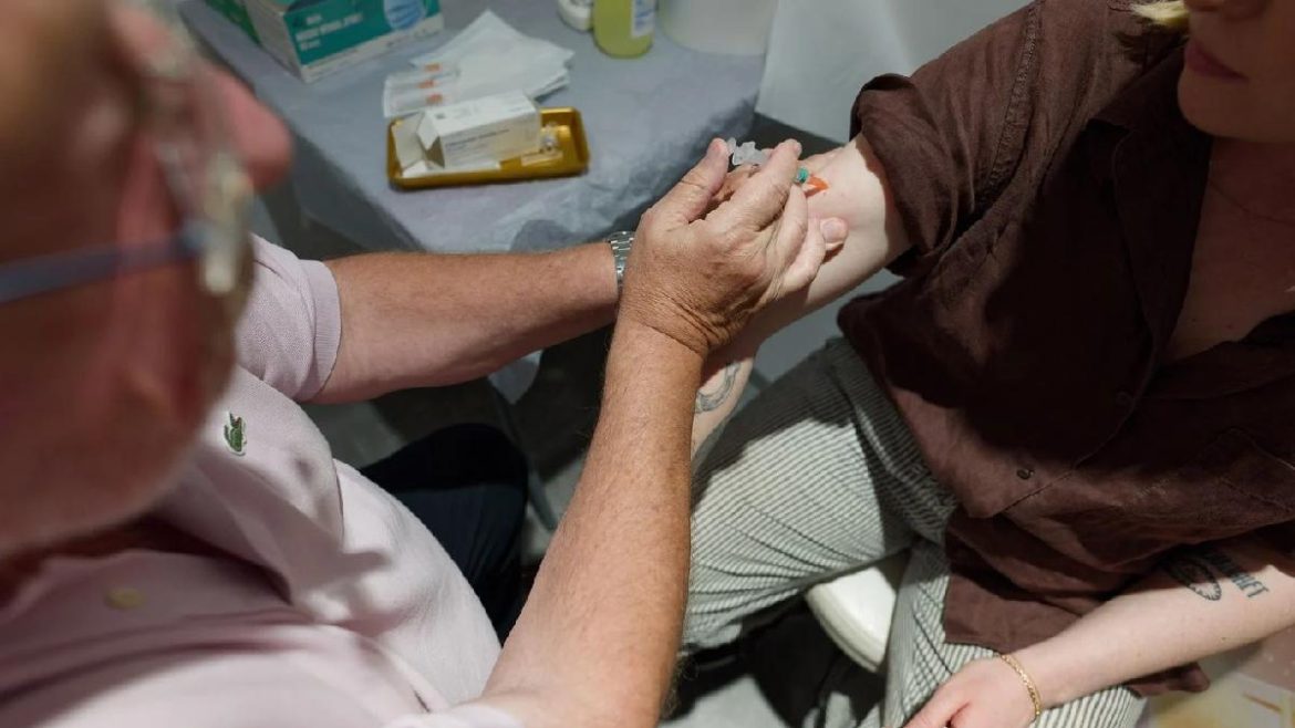 chikungunya-:-pourquoi-les-plus-de-65-ans-sont-prives-de-vaccin-en-pleine-epidemie-? chikungunya-:-pourquoi-les-plus-de-65-ans-sont-prives-de-vaccin-en-pleine-epidemie-?