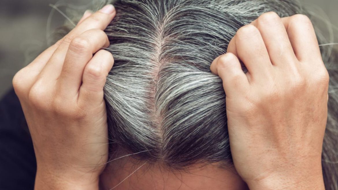 vos-cheveux-deviennent-blanc-?-voici-une-astuce-magique-pour-garder-leur-couleur-naturellement vos-cheveux-deviennent-blanc-?-voici-une-astuce-magique-pour-garder-leur-couleur-naturellement