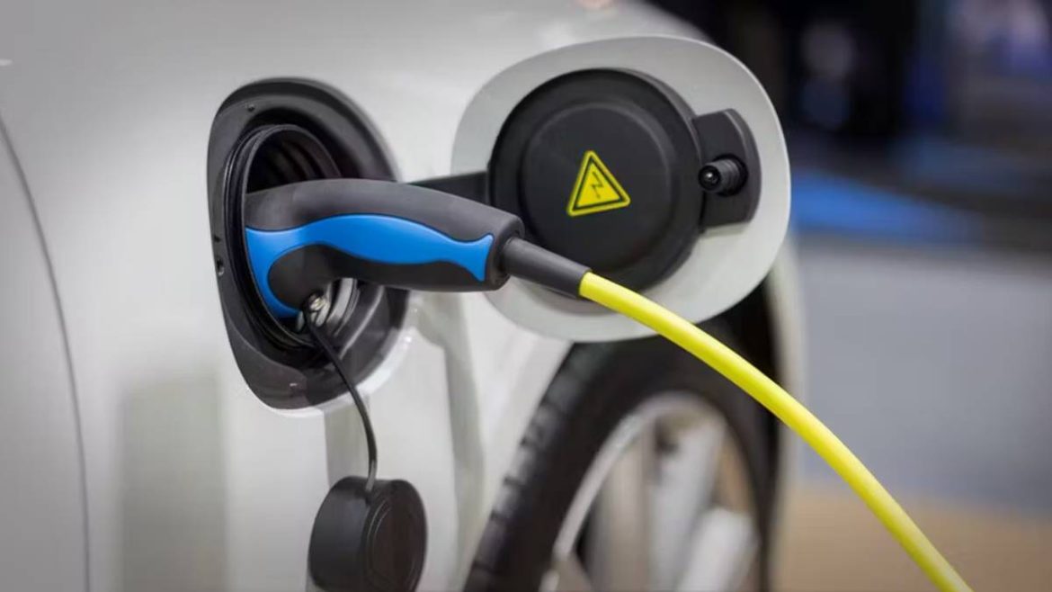 achat-vehicule-electrique-:-cet-avantage-fiscal-disparait-le-1er-mai-et-ca-inquiete-deja-les-acheteurs achat-vehicule-electrique-:-cet-avantage-fiscal-disparait-le-1er-mai-et-ca-inquiete-deja-les-acheteurs