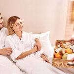 l’astuce-maligne-pour-un-petit-dejeuner-gratuit-a-l’hotel-:-elle-marche-a-tous-les-coups